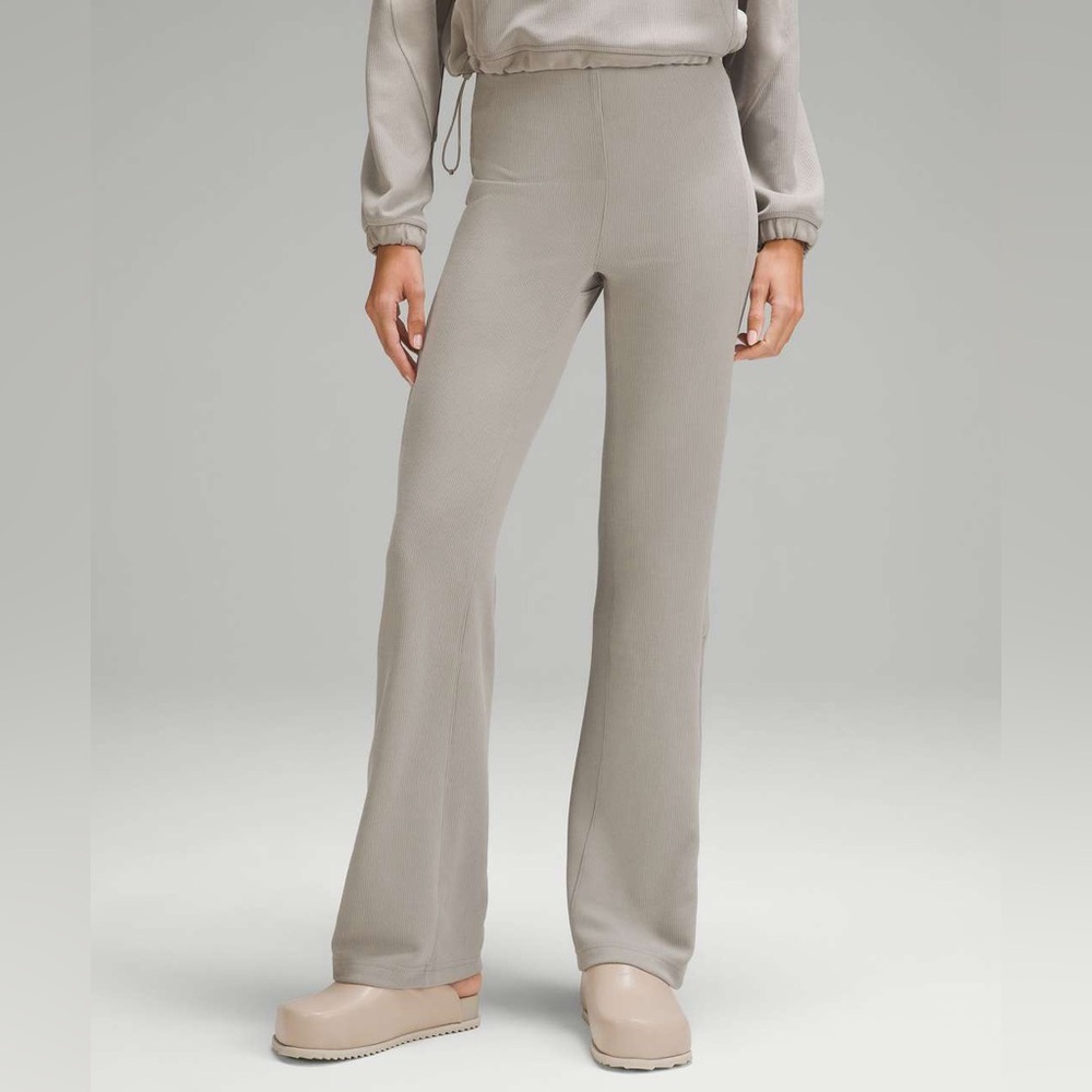 NWT Lululemon Brushed Softstreme Ribbed Zip Flared Pant 32.5" Riverstone Size 14